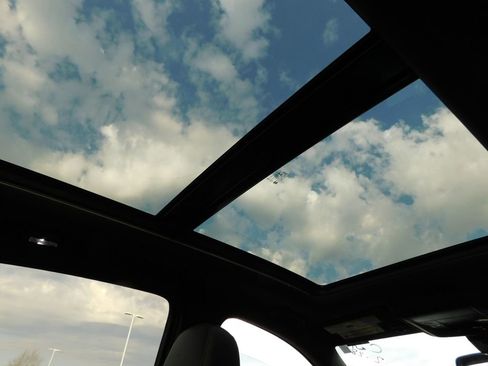 Used 2023 Chevrolet Equinox RS w/ RS Leather Package image 6