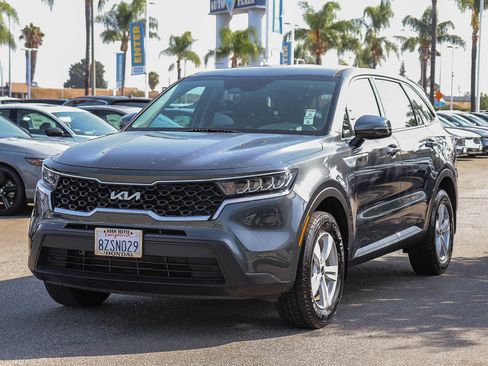 Used 2022 Kia Sorento LX AWD/4WD image 3