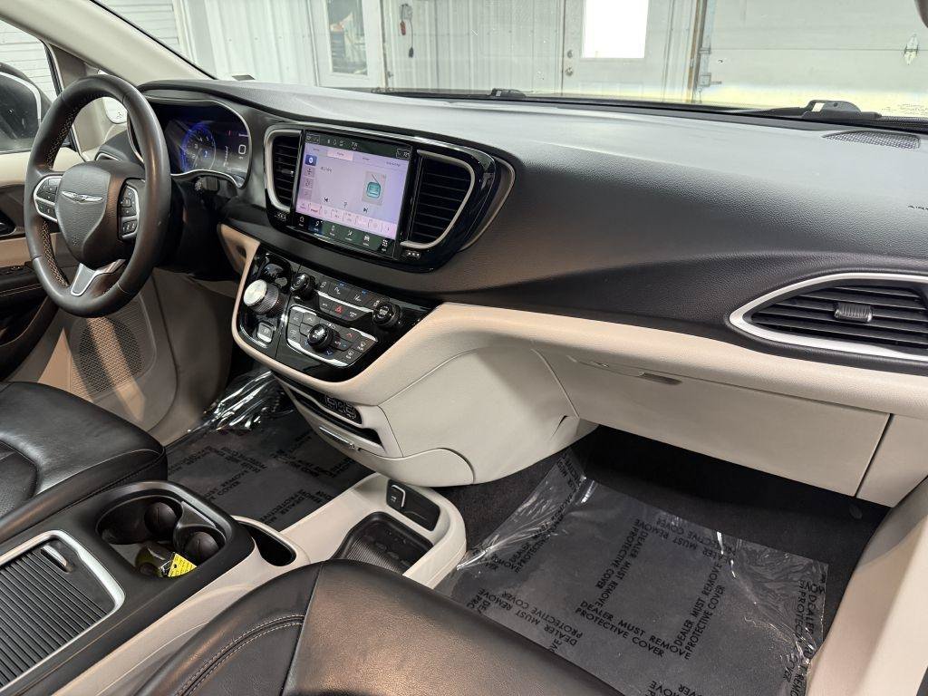Used 2023 Chrysler Pacifica Touring-L FWD image 41