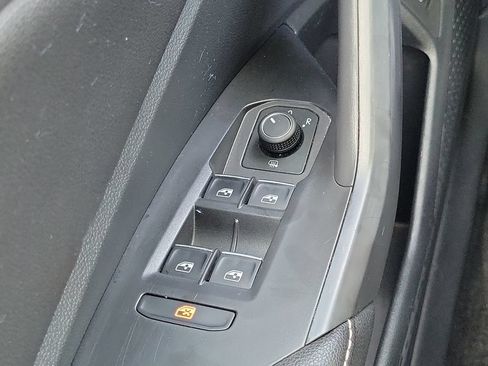 Used 2022 Volkswagen Jetta SE FWD image 19