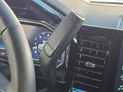 Used 2024 Chevrolet Silverado 2500 LT w/ Convenience Package image 16