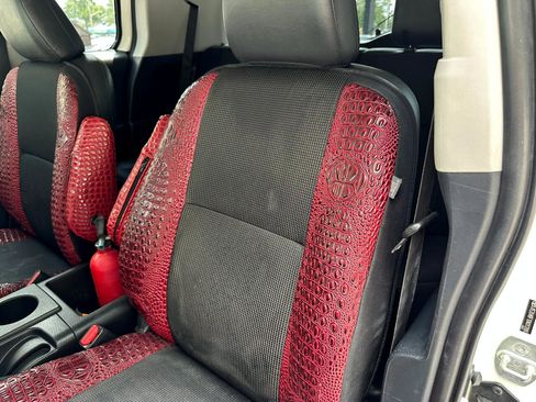 Used 2013 Toyota FJ Cruiser 2WD image 33