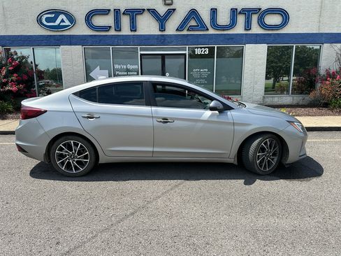 Used 2020 Hyundai Elantra Limited w/ Winter Weather Package FWD image 3