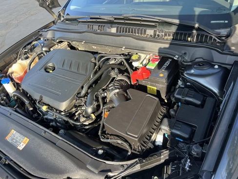 Used 2015 Ford Fusion SE w/ Equipment Group 202A FWD image 11