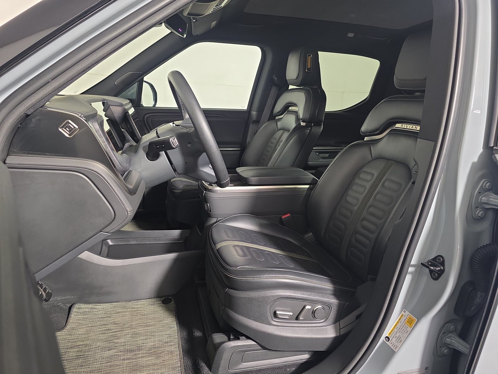Used 2025 Rivian R1T Adventure Dual AWD/4WD image 20