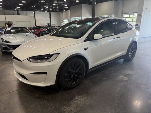 Used 2022 Tesla Model X Plaid AWD/4WD image 3