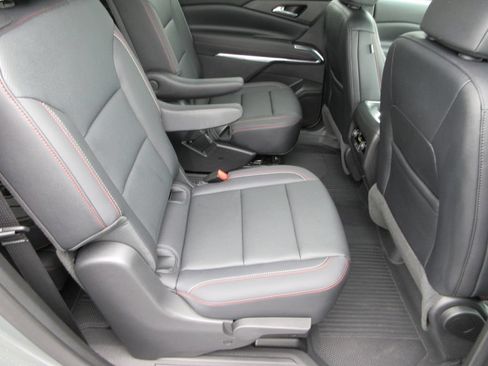 Certified 2025 Chevrolet Traverse Z71 w/ LPO, Floor Liner Package AWD/4WD image 19