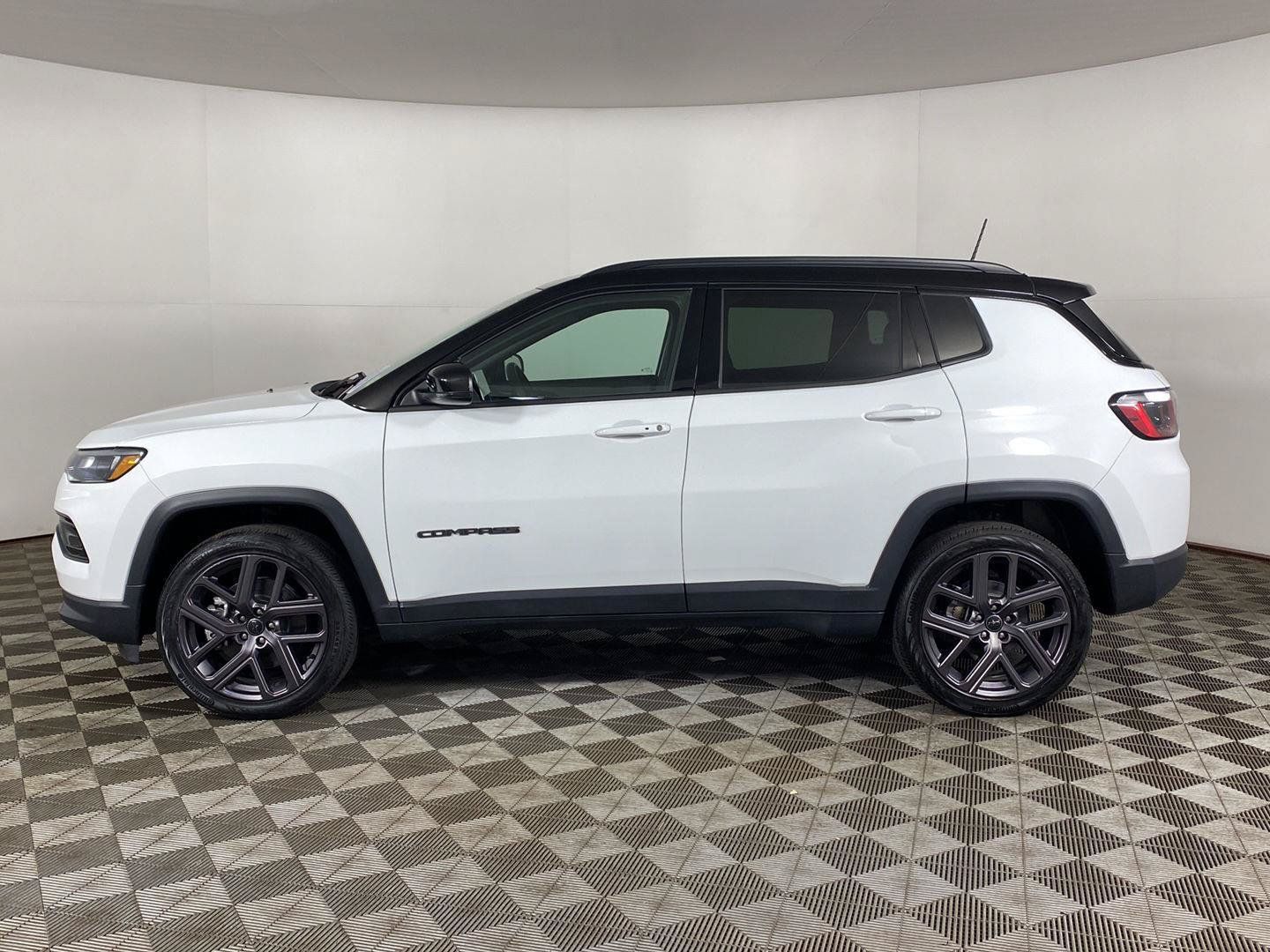 Used 2026 Jeep Compass Limited AWD/4WD image 6