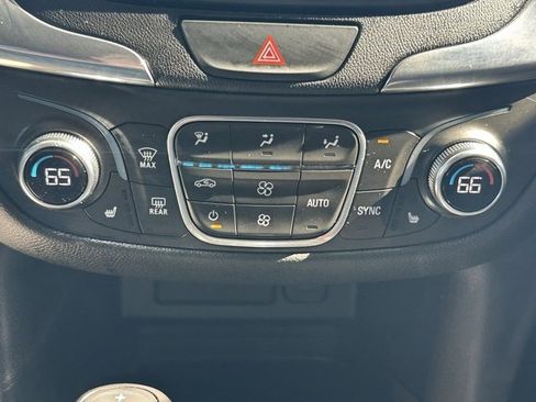 Used 2019 Chevrolet Equinox LT image 35