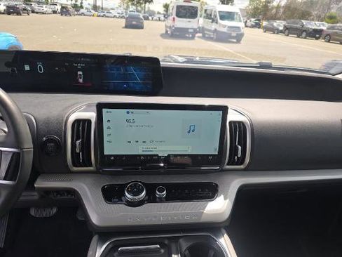 Used 2025 Ford Expedition Active AWD/4WD image 4