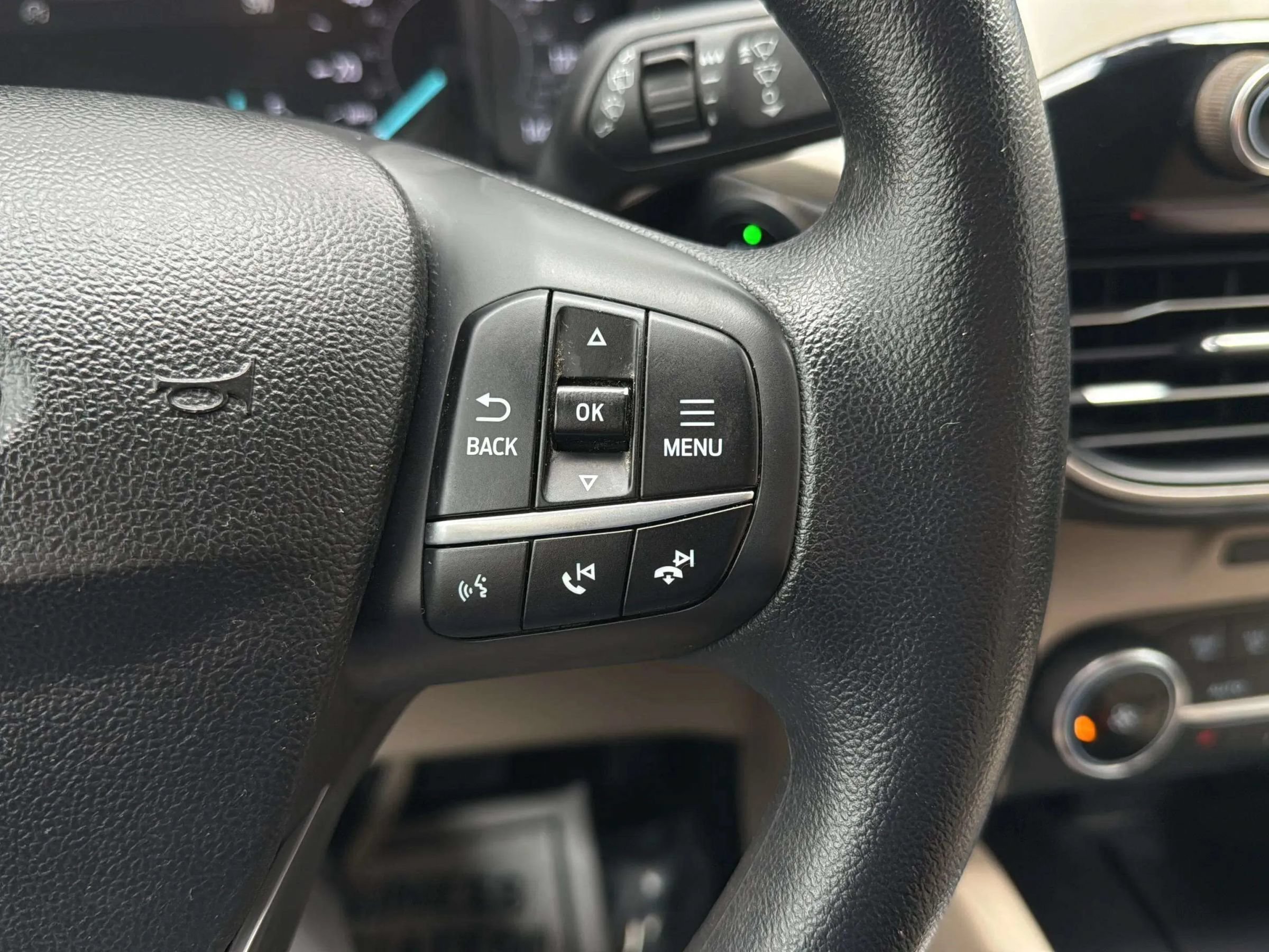 Used 2020 Ford Escape SE FWD image 18