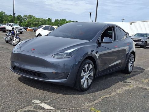 Used 2023 Tesla Model Y Long Range AWD/4WD image 4
