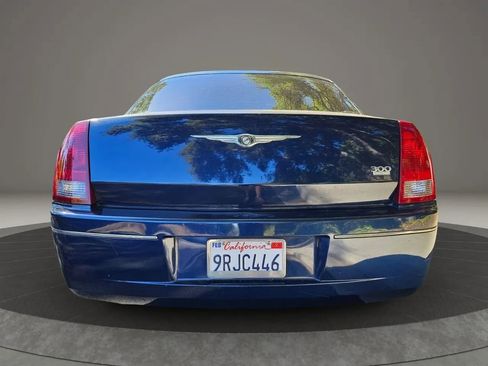 Used 2005 Chrysler 300 Touring image 7