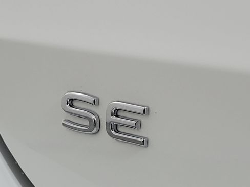 Used 2024 Volkswagen Taos SE FWD image 12