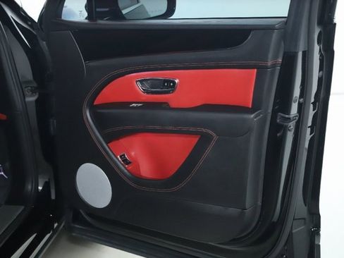 Used 2022 Bentley Bentayga image 34