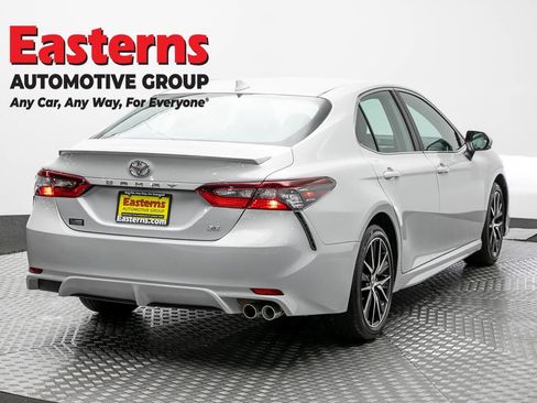 Used 2024 Toyota Camry SE w/ Cold Weather Package FWD image 5