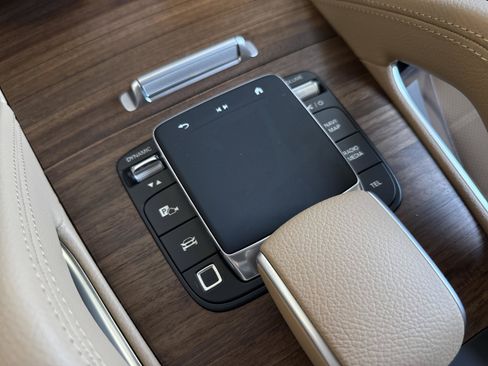 Certified 2026 Mercedes-Benz GLS 450 4MATIC image 57