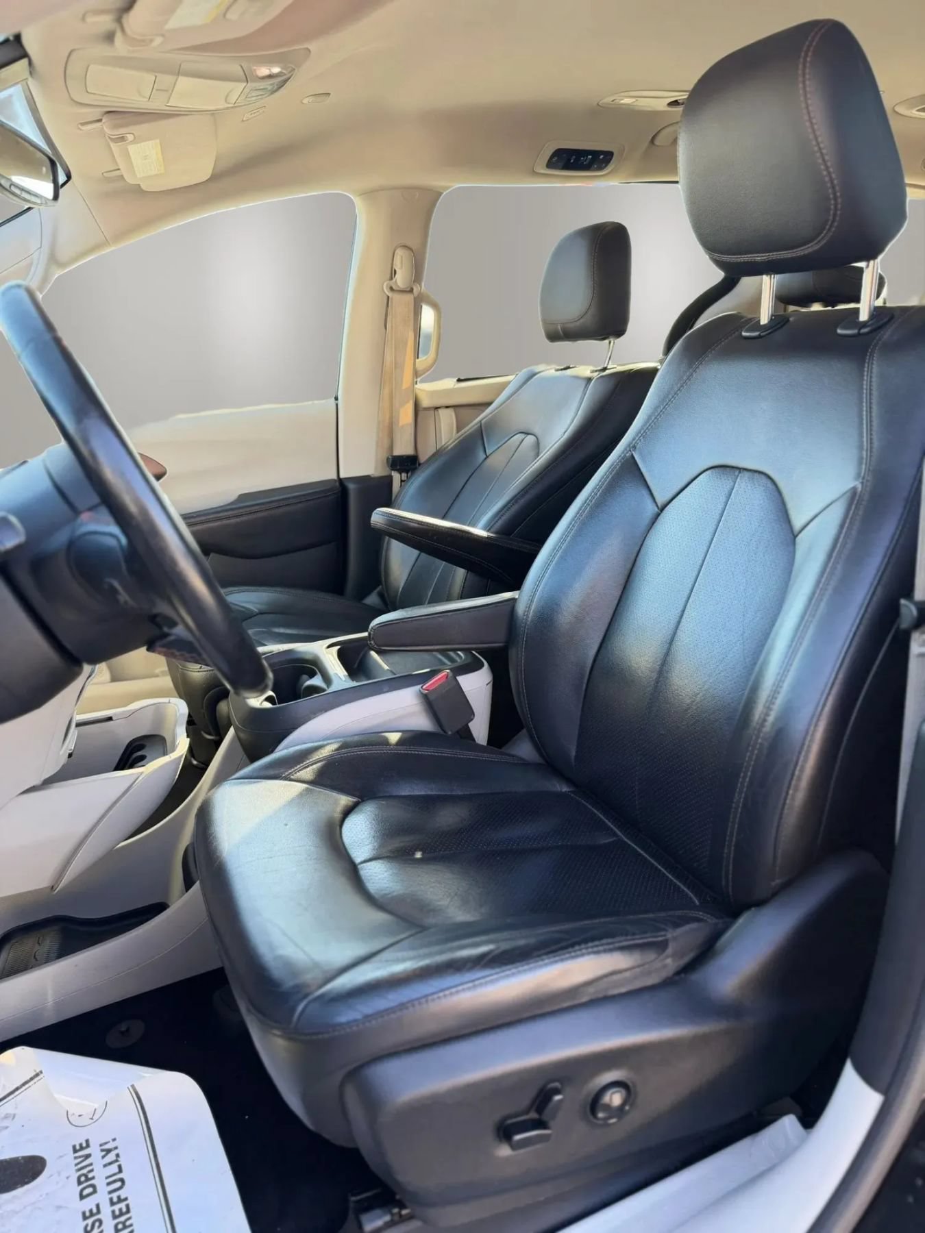 Used 2019 Chrysler Pacifica Touring-L FWD image 11