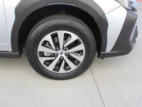 Used 2025 Subaru Outback AWD/4WD image 28