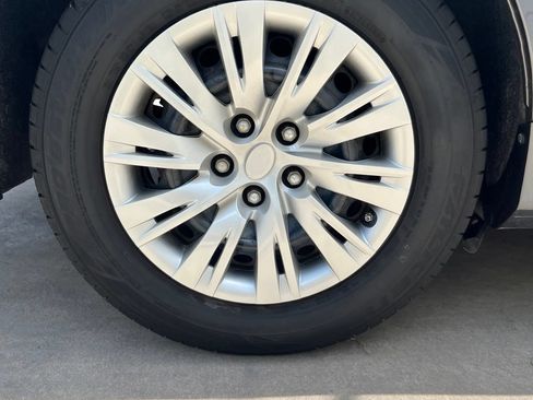Used 2012 Toyota Camry LE FWD image 26
