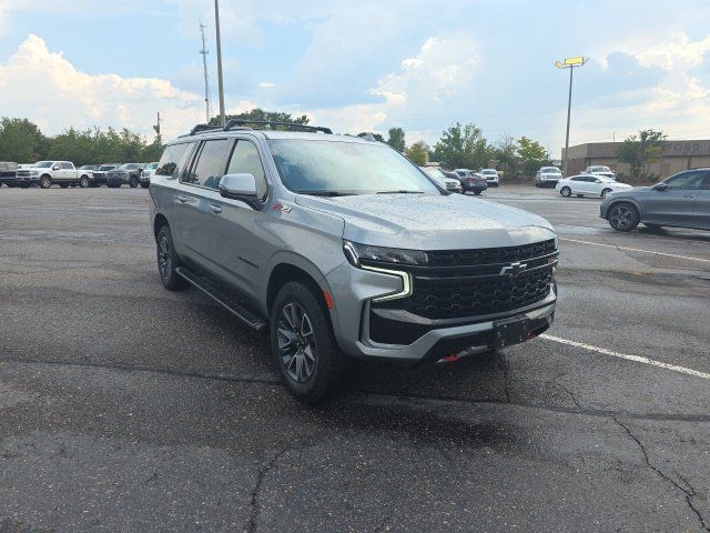 Used 2023 Chevrolet Suburban Z71 w/ Luxury Package AWD/4WD image 1