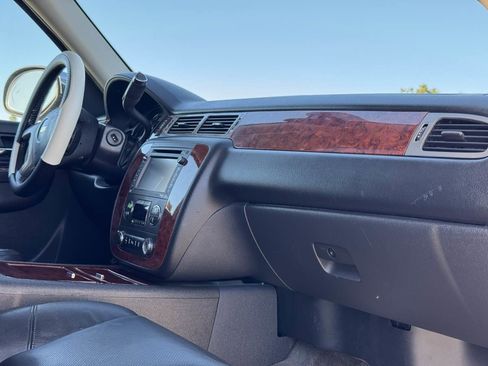Used 2013 Chevrolet Suburban LTZ image 39