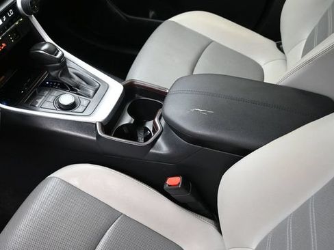 Used 2021 Toyota RAV4 Limited AWD/4WD image 18