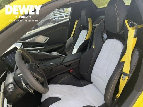 Used 2022 Chevrolet Corvette Stingray Premium Conv w/ Z51 Performance Package RWD image 16