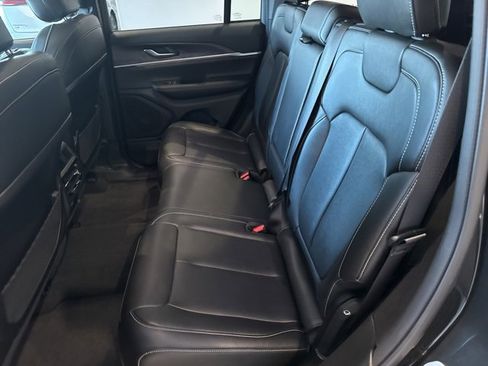 Used 2024 Jeep Grand Cherokee Limited w/ Black Appearance Package image 11