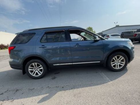 Used 2018 Ford Explorer XLT w/ Equipment Group 202A AWD/4WD image 10