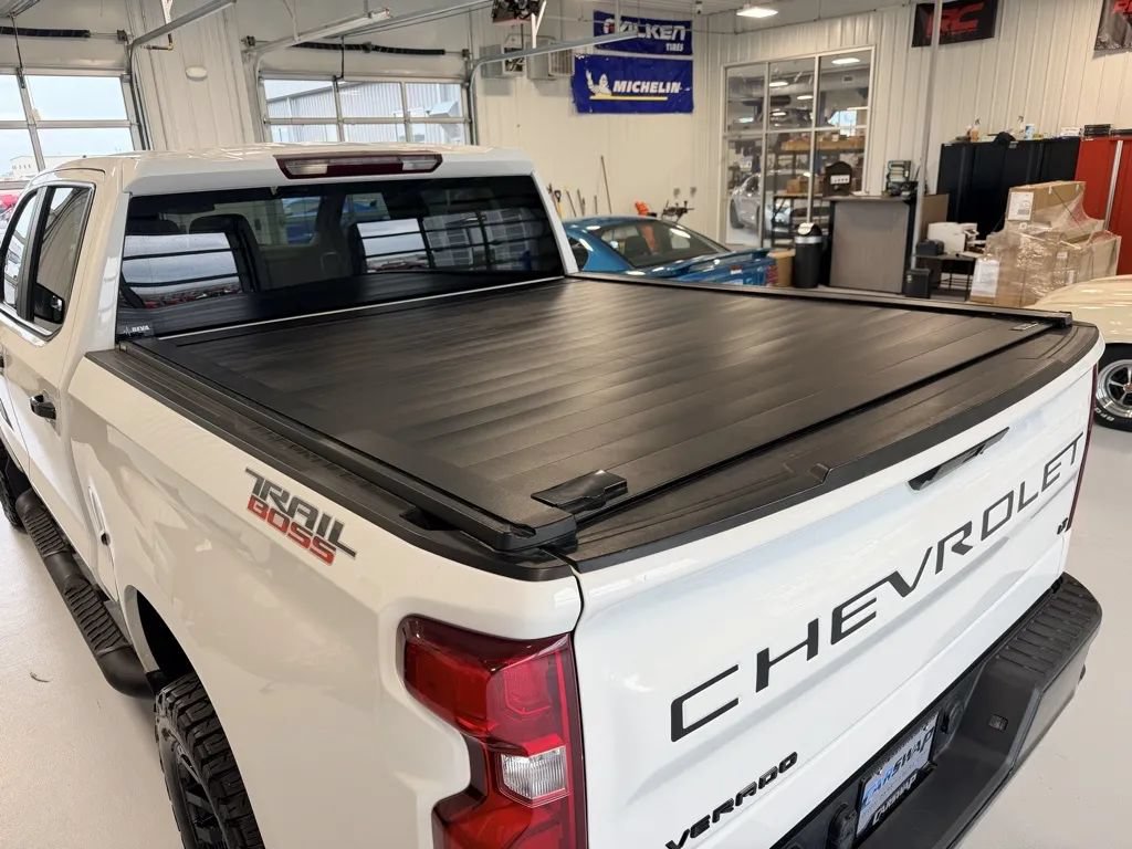 Used 2021 Chevrolet Silverado 1500 LT Trail Boss w/ LPO, Dark Essentials Package AWD/4WD image 8
