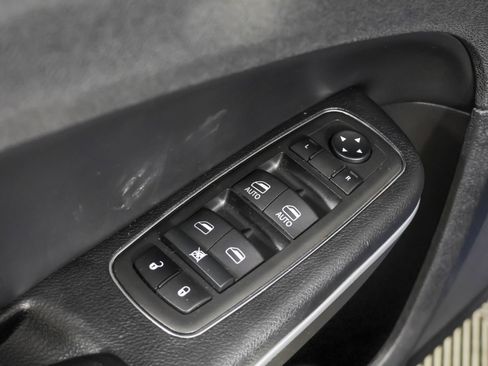 Used 2022 Chrysler 300 Touring w/ Sport Appearance Package RWD image 33