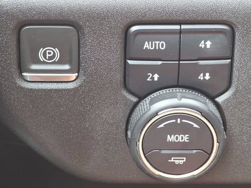 Used 2024 Chevrolet Silverado 2500 LTZ w/ LTZ Convenience Package AWD/4WD image 27