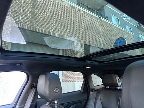 Used 2019 Jaguar F-PACE Premium image 12