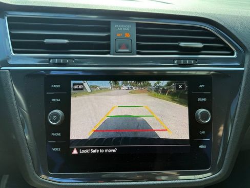 Used 2022 Volkswagen Tiguan SE R-Line FWD image 25