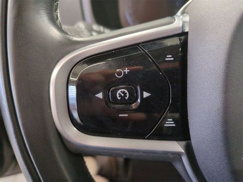 Used 2021 Volvo XC90 T5 Momentum w/ Climate Package image 18