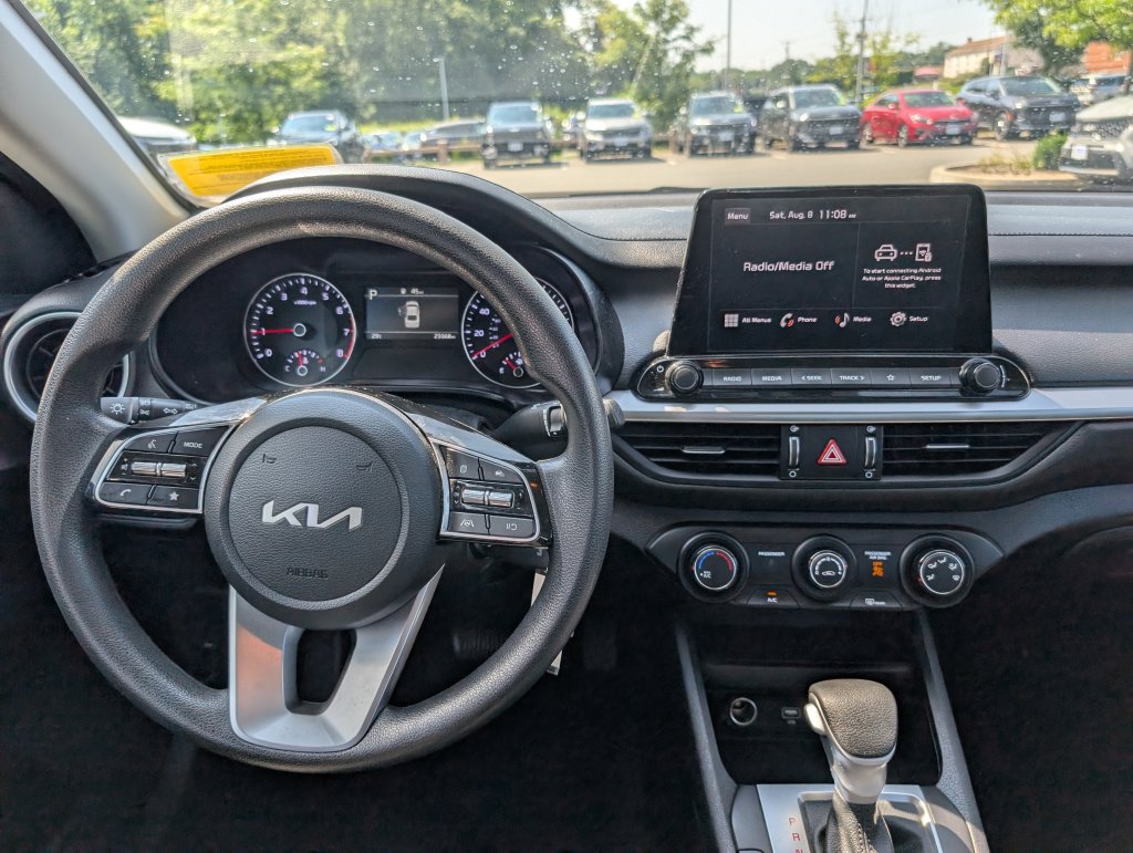 Used 2024 Kia Forte LXS w/ LXS Technology Package FWD image 17