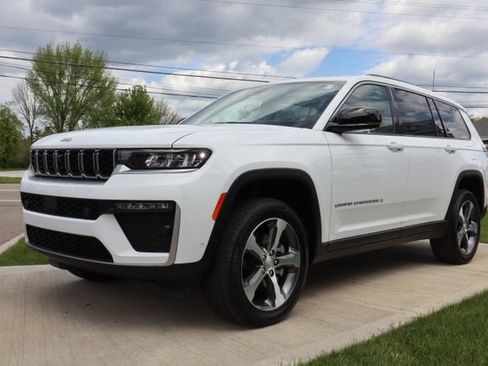 New 2026 Jeep Grand Cherokee L Limited w/ Luxury Tech Group II AWD/4WD image 10