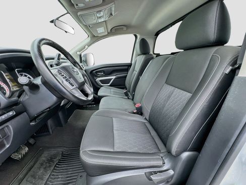 Used 2017 Nissan Titan SV RWD image 12