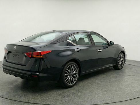 Used 2025 Nissan Altima 2.5 SV image 9