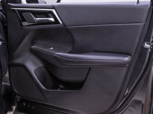 Used 2024 Mitsubishi Outlander SE image 34