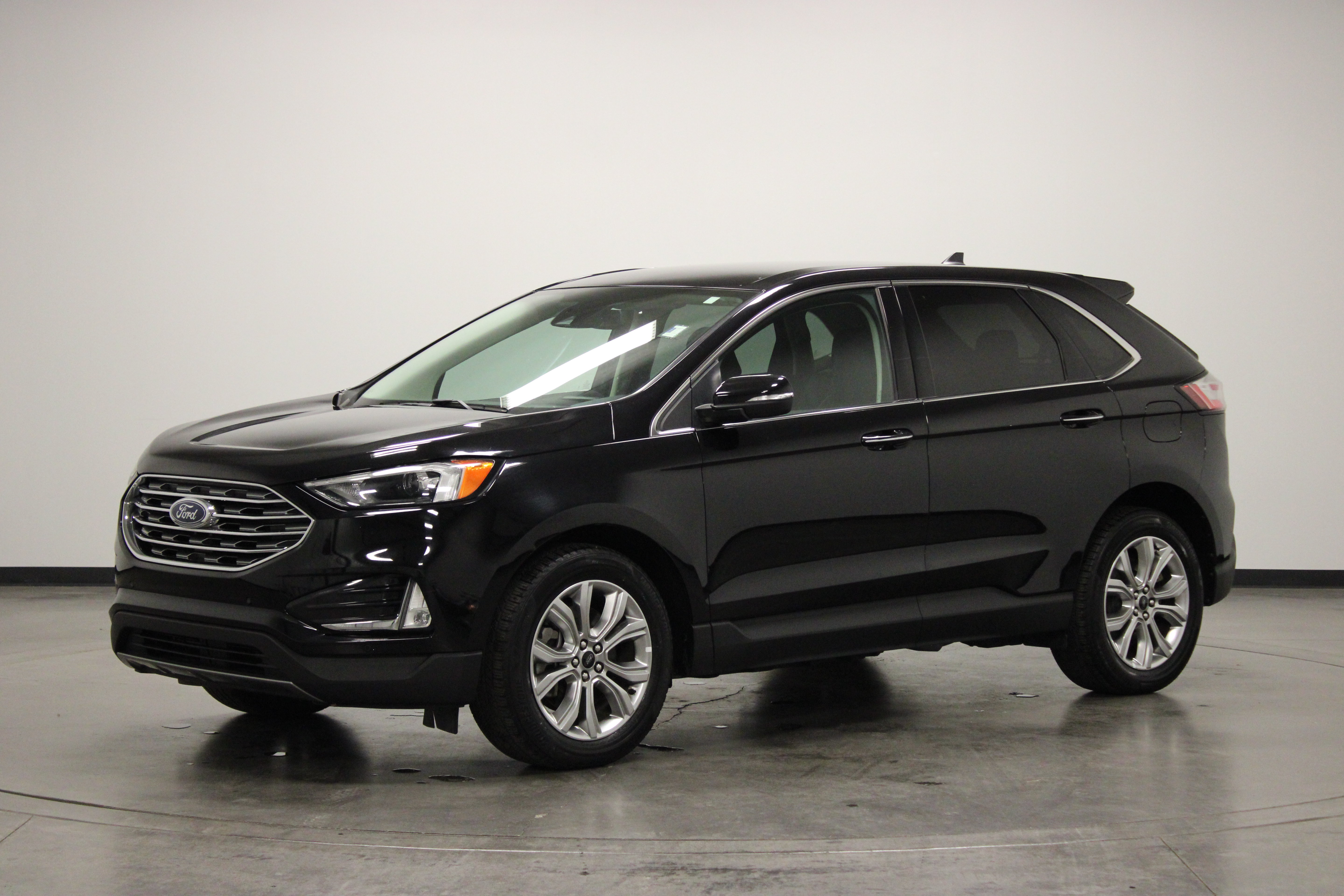 Used 2024 Ford Edge Titanium AWD/4WD image 4