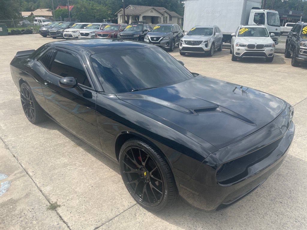 Used 2018 Dodge Challenger SXT RWD image 4