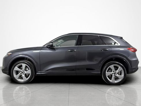 Used 2025 Audi Q5 Premium Plus w/ Premium Plus AWD/4WD image 2