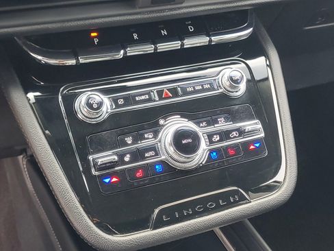 Used 2022 Lincoln Corsair AWD w/ Premium Package image 18