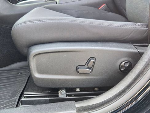 Used 2020 Chrysler 300 Touring w/ Sport Appearance Package RWD image 23