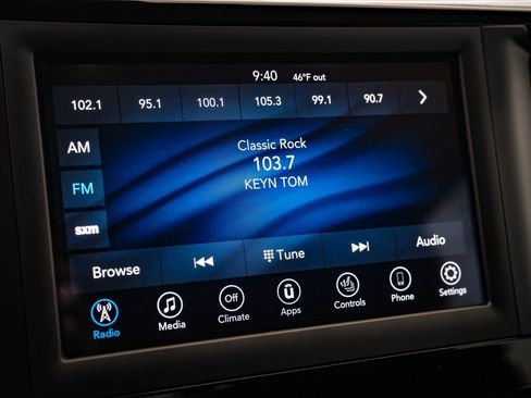 Used 2019 Chrysler Pacifica Touring-L image 26