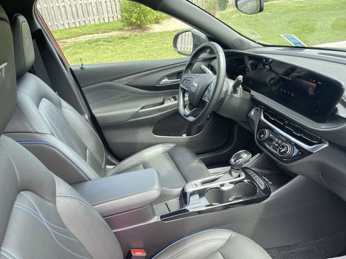Used 2024 Buick Envista Sport Touring w/ Convenience II Package FWD image 26