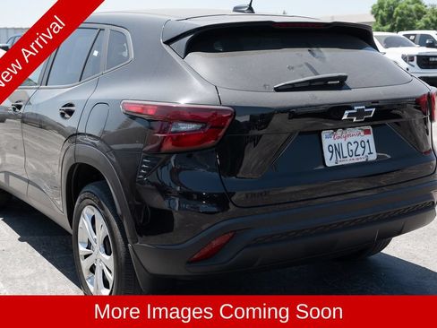 Used 2024 Chevrolet Trax LS w/ LPO, Blackout Package FWD image 1