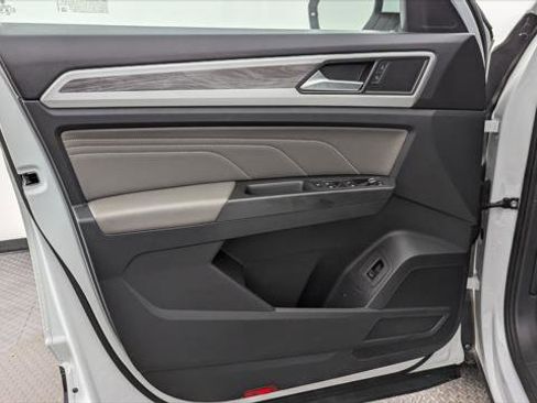 Used 2023 Volkswagen Atlas Cross Sport SE image 13